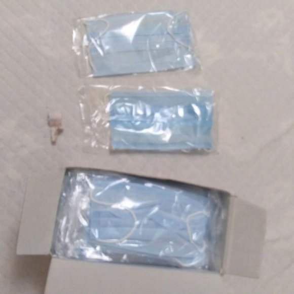 NWT Face mask , box of 50 - Picture 3 of 5